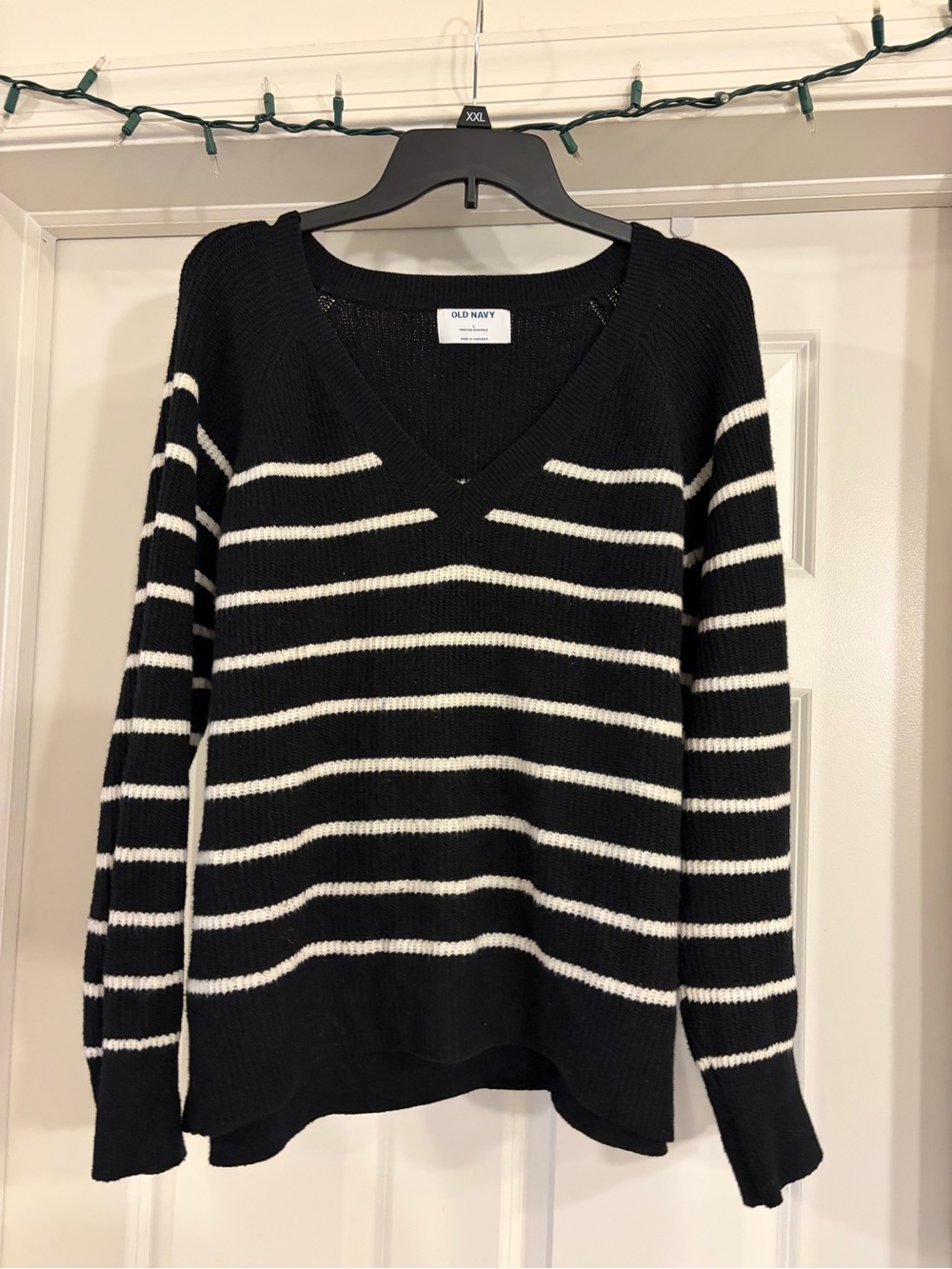 Old Navy Black & White Striped V-Neck Sweater